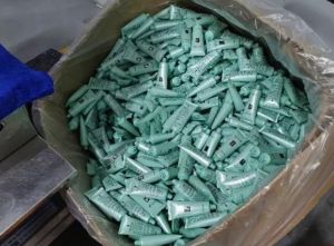 广州公安捣毁“假冒完美芦荟胶”地下工厂
