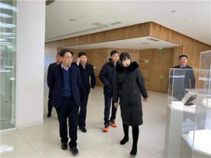 贵州国威酒业集团董事长梁明锋一行考察隆力奇