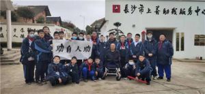 绿之韵公益基金会再次为残疾人画家捐赠新电动轮椅