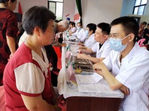 康美医院组织开展送医送药、下乡义诊活动