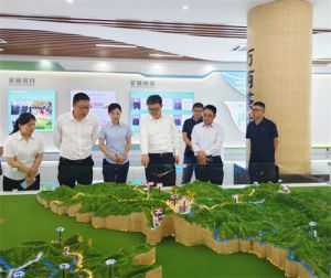 普洱市委常委、市人民政府副市长张智勇赴理想华莱云南营销中心调研