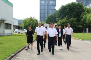 浙江省国贸集团领导到康恩贝开展调研与高温慰问