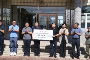 协力抗洪救灾捐赠仪式 首批100万元爱心款捐助灾区重建 绿活美地张仁久文伟军参与捐赠