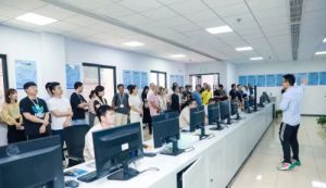 标杆互学 六十余位企业家走进康恩贝集团