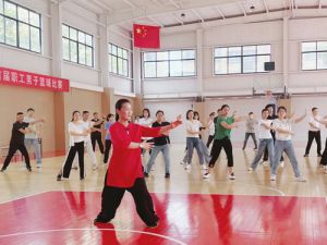 康缘集团本部全体职工开展“八段锦”培训活动