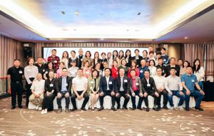 胡国安参加香港长沙联谊会第二届理事会会议