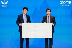 艾多美（中国）向微笑行动项目捐赠100万