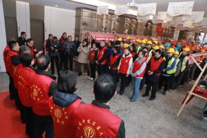 腊八情暖农民工 爱心安惠在行动