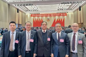 父子参加“两会”安发高炜受重庆市委书记接见