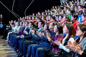 安然梁浩参加山东省妇联庆祝三八妇女节活动