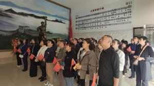 太阳神华北大区组织经销商参观董存瑞纪念馆</a>