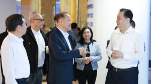 江苏省政协副主席杨岳一行莅临安发生物考察